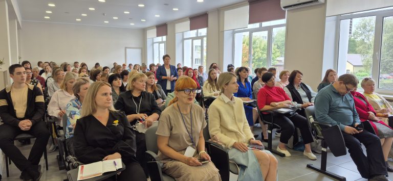 В Брянской области 18 августа 2025 года стартовал августовский педагогический форум «Образование и вызовы времени: стратегия развития на региональном уровне». Форум пройдет на 5 площадках и завершится 26 августа традиционной педагогической конференцией.