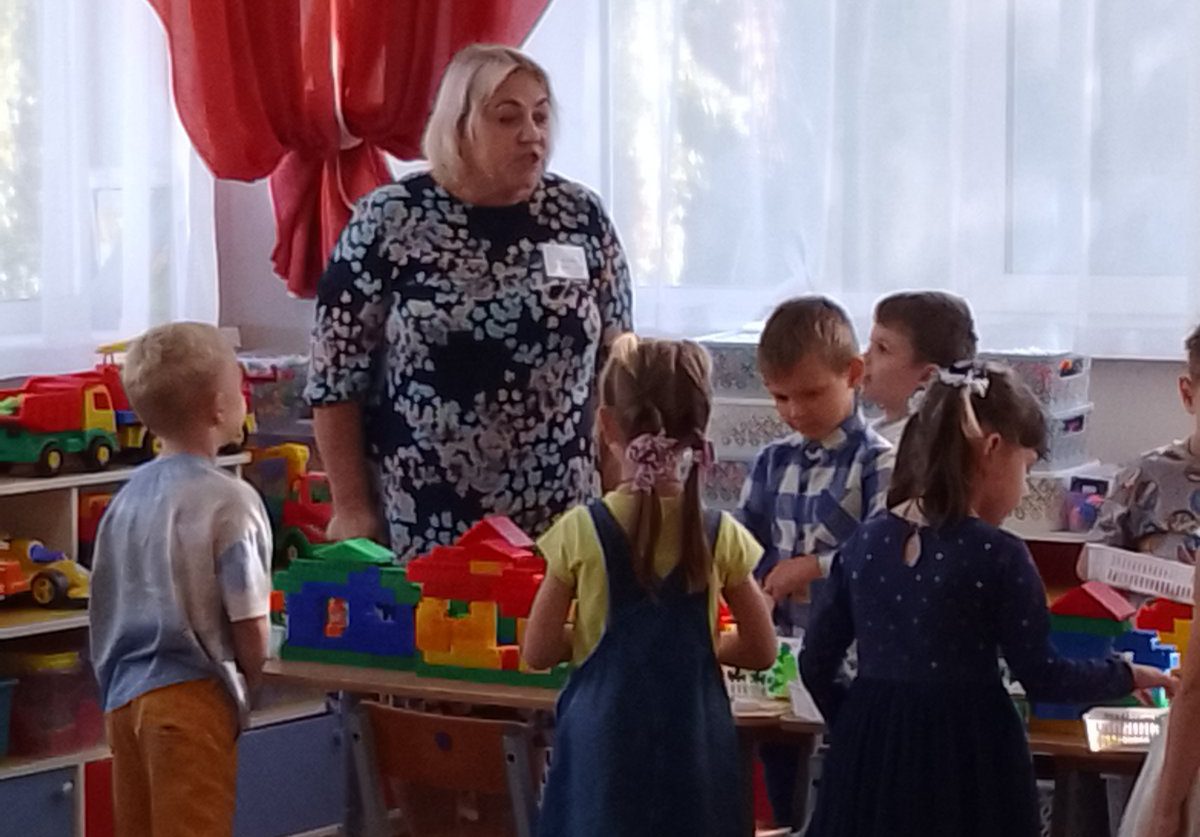 С   «25»  сентября 2023 г. по «28» сентября 2023 г. в ГАУ ДПО «БИПКРО» прошли курсы повышения квалификации педагогических работников ДОО Брянской области по теме «Развитие конструктивных навыков детей дошкольного возраста на занятиях по LEGO-конструированию и образовательной робототехнике», группа № 1134