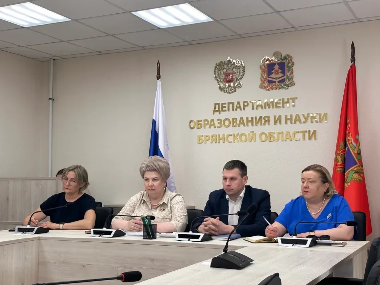 Совещание по вопросу организации работы по достижению показателя «Доля выбравших единый государственный экзамен по естественно-научным предметам (химии, физике, биологии), профильной математике и информатике»